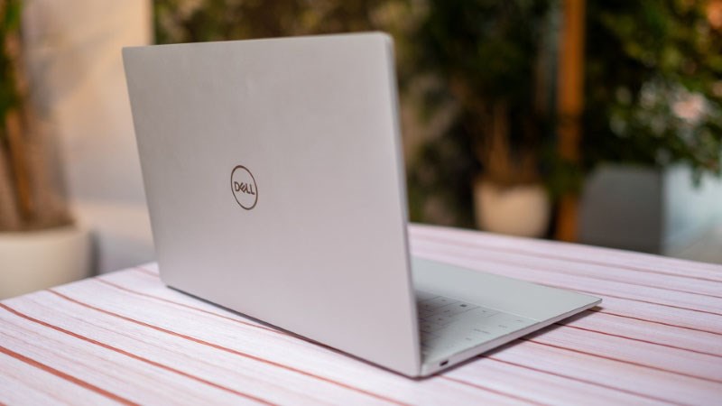Laptop Dell rất đa dạng mẫu m&atilde; cho sinh vi&ecirc;n chọn lựa