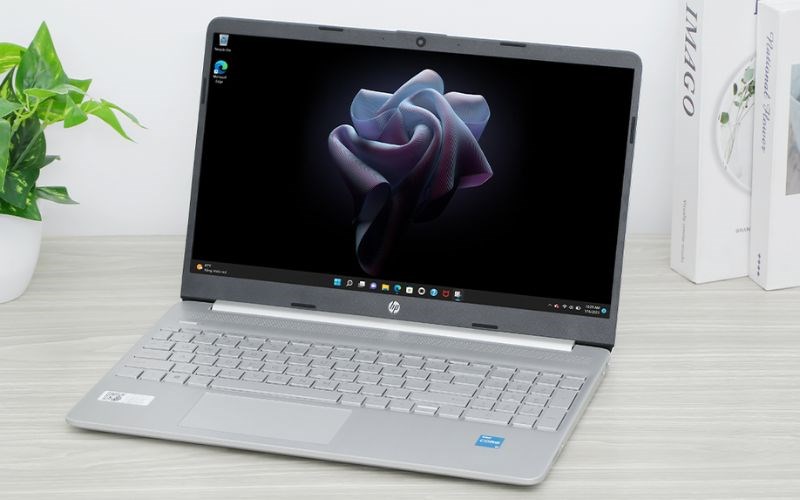 Laptop HP 15s fq2716TU i3 1115G4 (7C0X3PA) sở hữu màn hình 15.6 inch mang lại góc nhìn rộng hơn