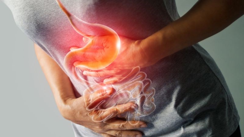 Rối loạn tiêu hóa là một trong các tác dụng phụ có thể gặp khi dùng multivitamin