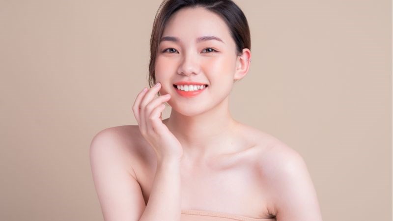 Bạc hà sẽ khóa độ ẩm trên da bằng cách se khít lỗ chân lông