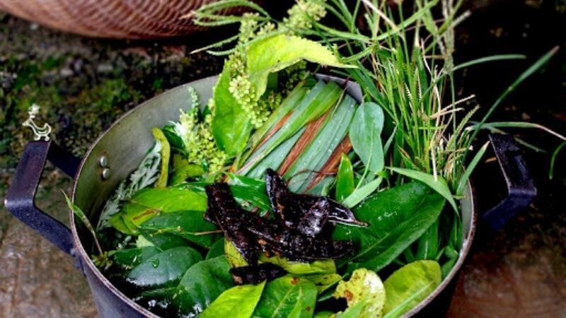  Thêm gừng giã nhỏ vào nồi nước xông sẽ giúp bạn giảm các triệu chứng cảm cúm