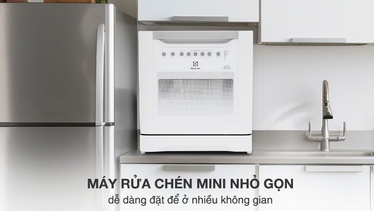 Máy rửa chén mini Electrolux ESF6010BW có kích thước nhỏ gọn, dễ bố trí và lắp đặt trong không gian bếp Máy rửa chén mini Electrolux ESF6010BW có kích thước nhỏ gọn, dễ bố trí và lắp đặt trong không gian bếp