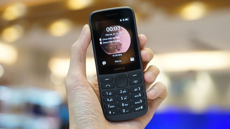 Nokia 215 4G nhỏ gọn trong lòng bàn tay