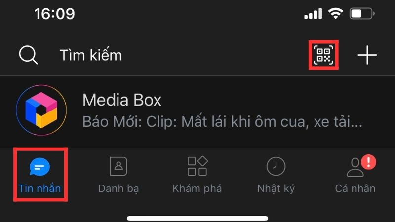 Bạn mở ứng dụng Zalo trên điện thoại và chọn mục Tin nhắn > Ấn chọn biểu tượng mã QR