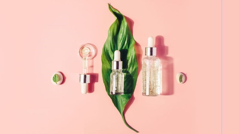 Niacinamide giúp giảm nhẹ tình trạng kích ứng và khô da do retinol gây ra Niacinamide giúp giảm nhẹ tình trạng kích ứng và khô da do retinol gây ra