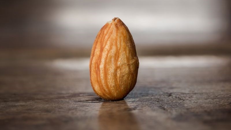 Hạnh nhân cung cấp magie, hỗ trợ sản xuất acid hyaluronic trong cơ thể bạn Hạnh nhân cung cấp magie, hỗ trợ sản xuất acid hyaluronic trong cơ thể bạn