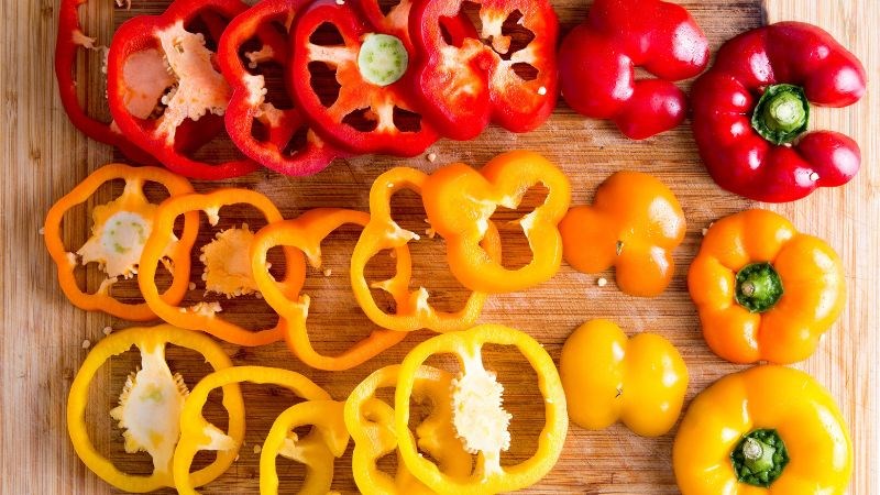 Vitamin C có trong ớt chuông giúp kích thích sản xuất acid hyaluronic cho cơ thể Vitamin C có trong ớt chuông giúp kích thích sản xuất acid hyaluronic cho cơ thể