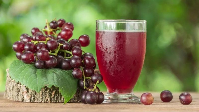 Uống nước ép nho có thể giúp bổ sung crom