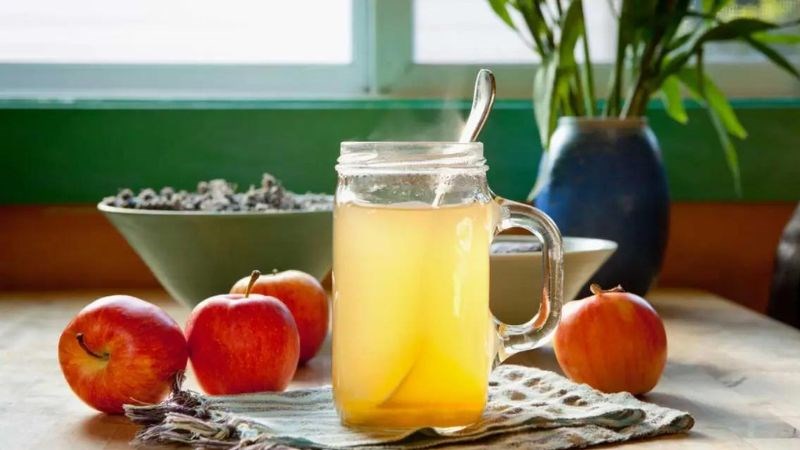 Giấm táo cần được pha loãng với nước ấm trước khi uống