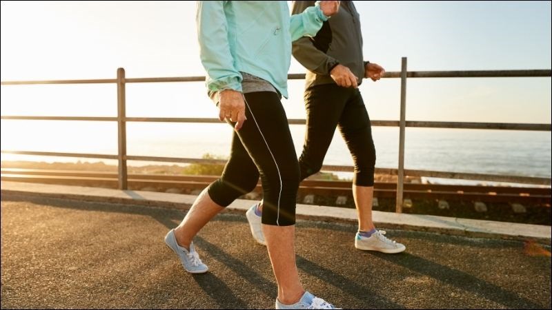 Tích cực vận động và tập thể dục đều đặn để giúp tăng nhu động ruột