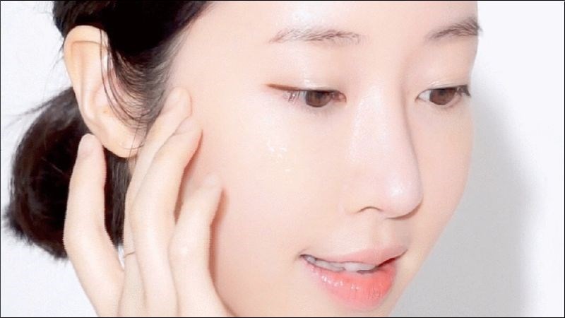 Tinh dầu hạt cà rốt giúp tăng cường kết cấu, hỗ trợ làm trẻ hóa làn da