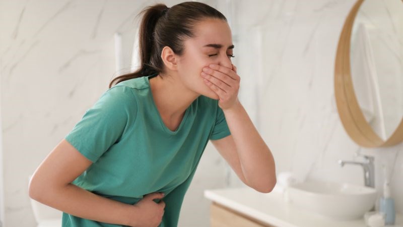 Nôn mửa là một triệu chứng cho thấy bạn đang bổ sung quá nhiều selen