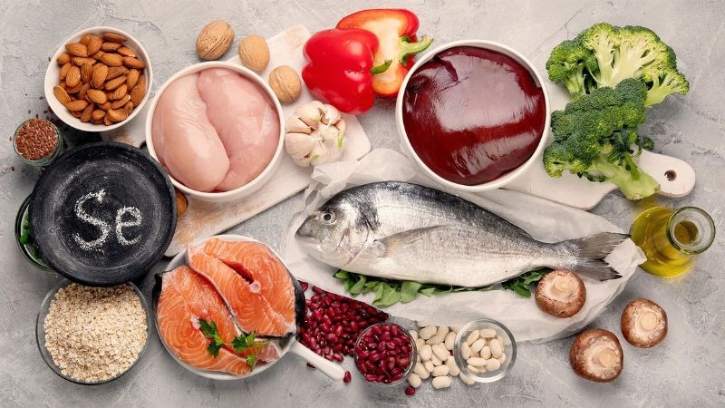 Selen có nhiều trong hải sản, trứng và một số loại hạt