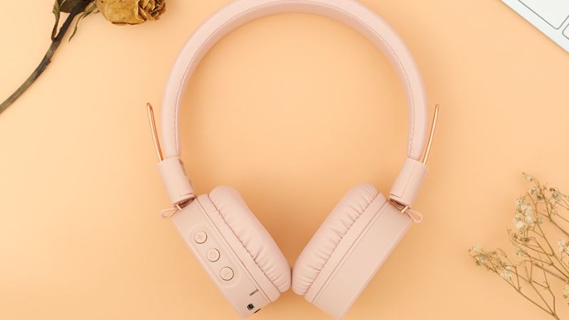 Tai nghe Bluetooth Mozard K8 c&oacute; vẻ ngo&agrave;i hiện đại