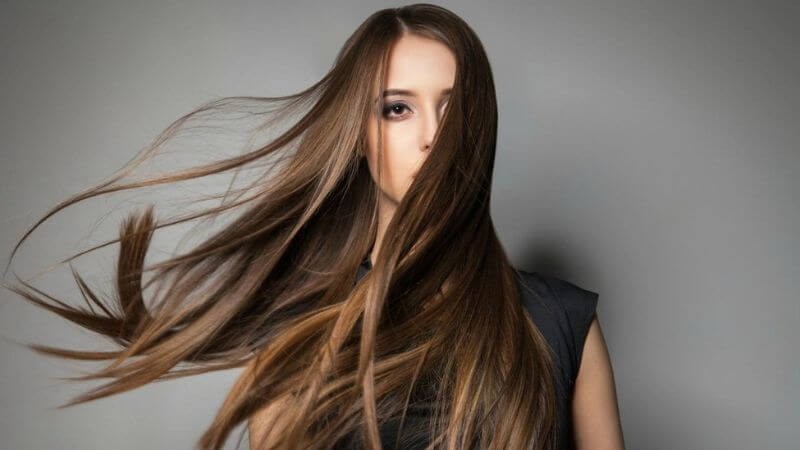 Dầu hạt lanh giúp tăng độ đàn hồi của sợi tóc, làm cho tóc trở nên chắc khỏe