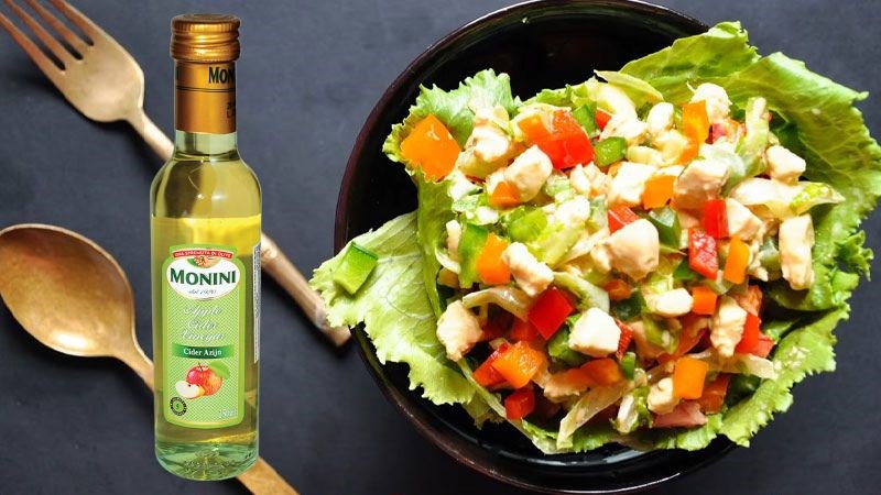 Giấm t&aacute;o Monini được l&agrave;m từ 100% t&aacute;o l&ecirc;n men tự nhi&ecirc;n