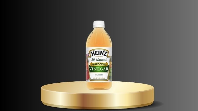 Giấm t&aacute;o Heinz trải qua qu&aacute; tr&igrave;nh ủ trong th&ugrave;ng gỗ trong khoảng 3 th&aacute;ng