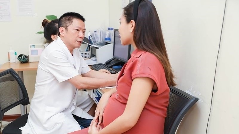 Bạn nên tham khảo tư vấn của bác sĩ trước khi dùng tảo spirulina để đảm bảo an toàn