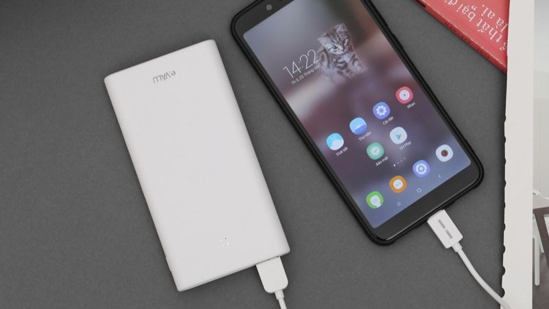 Sạc dự phòng eValu PJ JP189SL thiết kế mỏng nhẹ, gam màu trắng thanh lịch Sạc dự phòng eValu PJ JP189SL thiết kế mỏng nhẹ, gam màu trắng thanh lịch