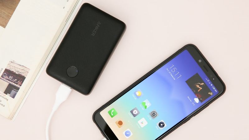 Sạc dự phòng 10.000 mAh Anker PowerCore Select A1223 thiết kế nhỏ gọn, cầm vừa tay Sạc dự phòng 10.000 mAh Anker PowerCore Select A1223 thiết kế nhỏ gọn, cầm vừa tay
