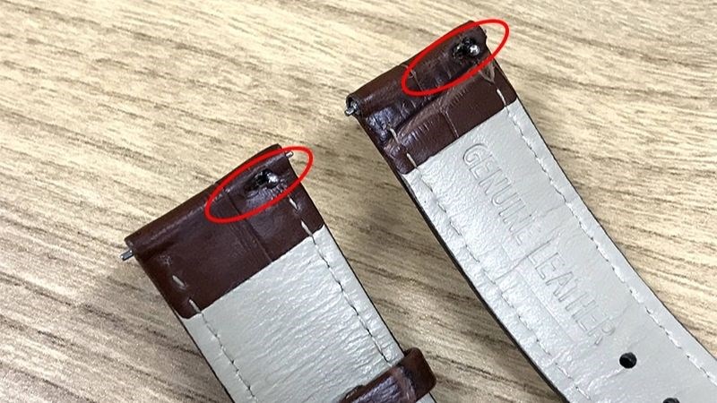 Chốt kh&oacute;a tr&ecirc;n d&acirc;y da đồng hồ