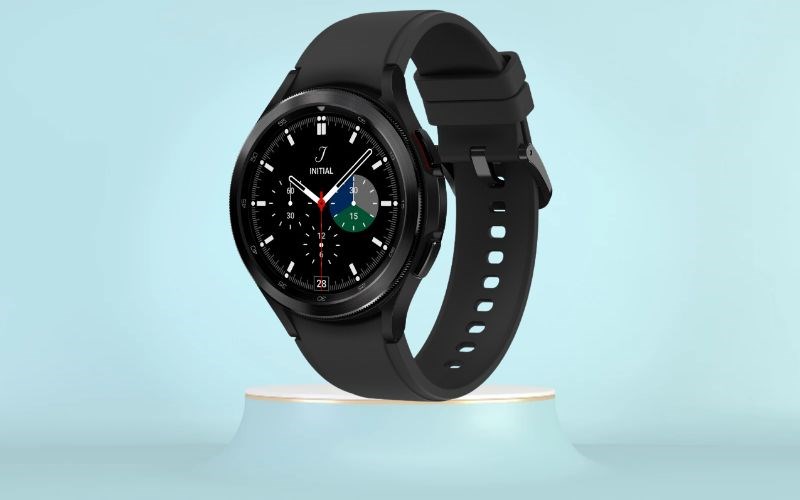 Đồng hồ thông minh Samsung Galaxy Watch4 LTE Classic 46mm đen có vẻ ngoài sang trọng, hiện đại