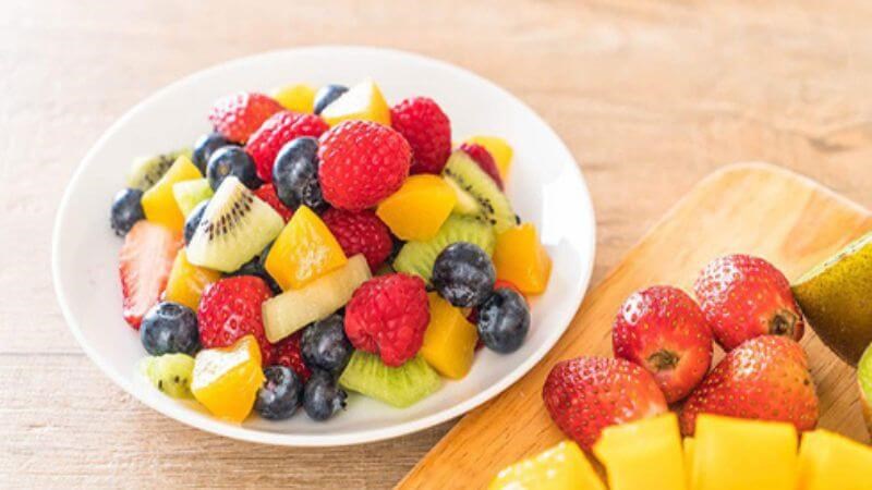 Bạn có thể cắt sẵn hoa quả để ăn khi rảnh