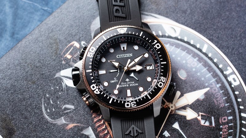 Lựa chọn m&agrave;u sắc, thiết kế sang trọng