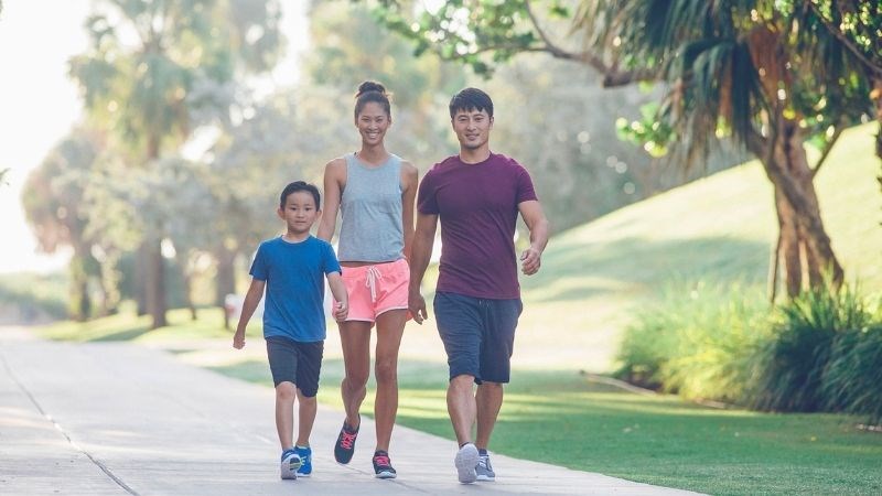 Người bệnh tiểu đường nên đi bộ thường xuyên để nâng cao sức khỏe và kiểm soát đường huyết hiệu quả