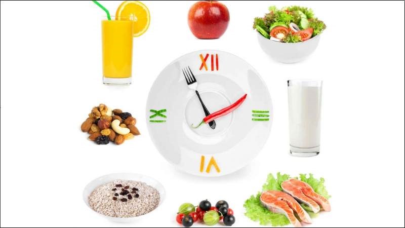Để đảm bảo không bị tăng hoặc hạ đường huyết, bạn nên chia nhỏ các bữa ăn trong ngày