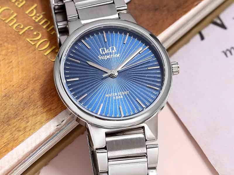 Chiếc đồng hồ sở hữu thiết kế mạnh mẽ, cứng cáp