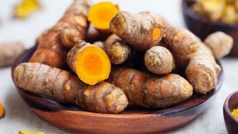 Nghệ tươi có tính kháng khuẩn, kháng viêm, giúp sẹo lành nhanh