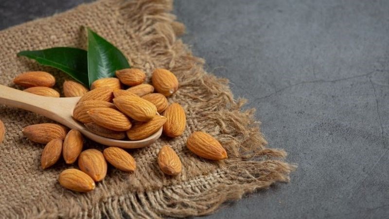 Hạnh nhân giàu chất béo, chất xơ, vitamin và khoáng chất