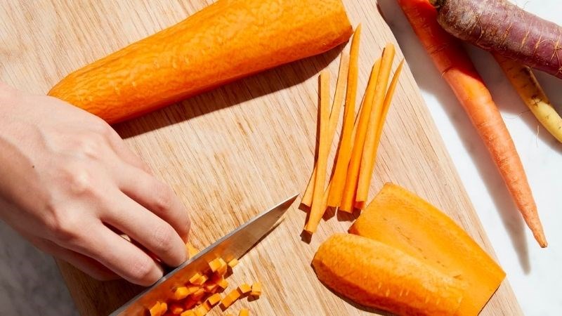 Cà rốt là một loại rau củ ngon, giòn và chứa nhiều dưỡng chất