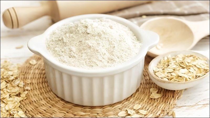 Ngâm mình trong bồn tắm bột yến mạch giúp dưỡng ẩm và làm dịu da