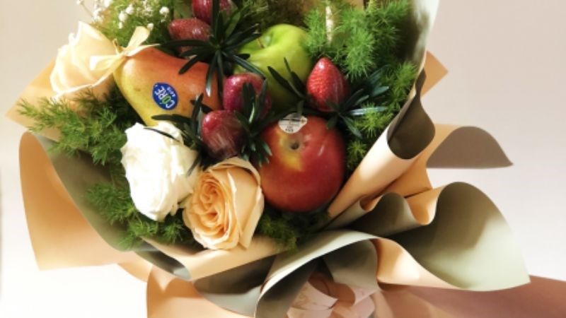 B&oacute; hoa tr&aacute;i c&acirc;y s&aacute;ng tạo ng&agrave;y Valentine