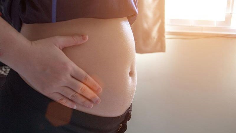 Mẹ bầu nên ăn một lượng vừa phải hạt bí ngô để tránh đầy bụng