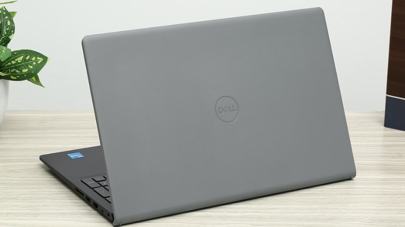 Dell Vostro 3520 được hoàn thiện với lớp vỏ màu xám thanh lịch