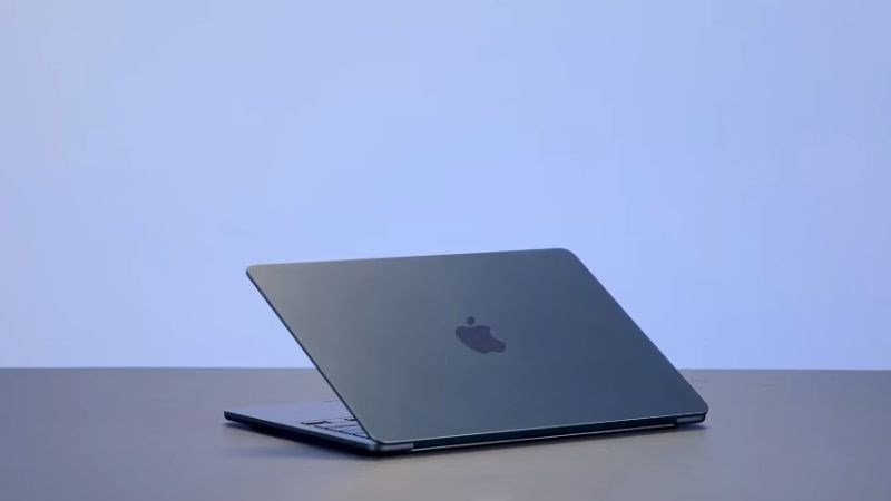 Apple MacBook Air 13 inch M2 2022 (MLY13SA/A) có thiết kế sang trọng