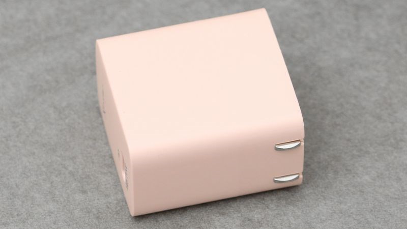 Adapter Sạc Type C PD 20W Xmobile TC20P với m&agrave;u hồng dễ thương