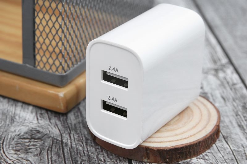 Adapter sạc tương thích với đa số các dòng điện thoại Adapter sạc tương thích với đa số các dòng điện thoại