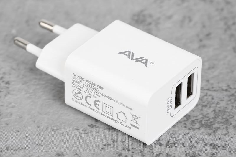 Adapter sạc AVA màu trắng sáng thời trang, nhỏ gọn Adapter sạc AVA màu trắng sáng thời trang, nhỏ gọn