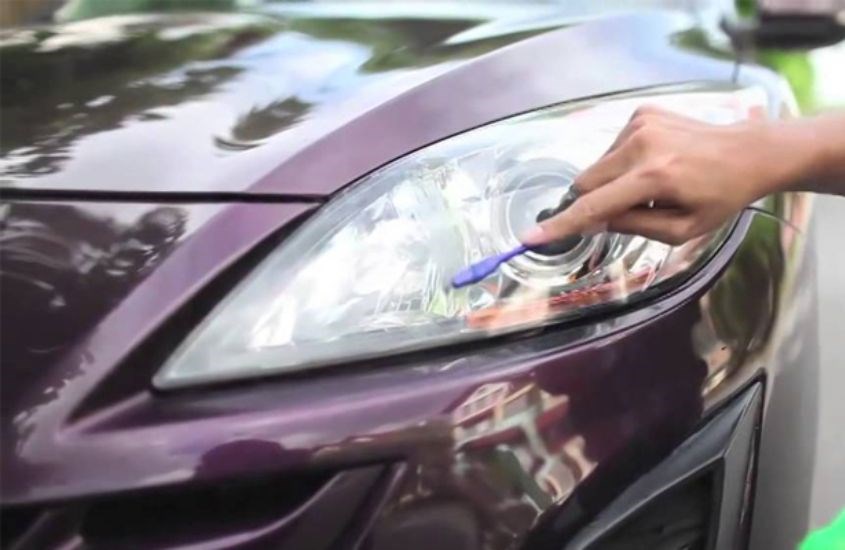 Kem đánh răng giúp làm sạch bóng đèn