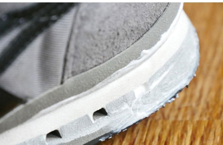 Kem đánh răng giúp làm trắng giày thể thao