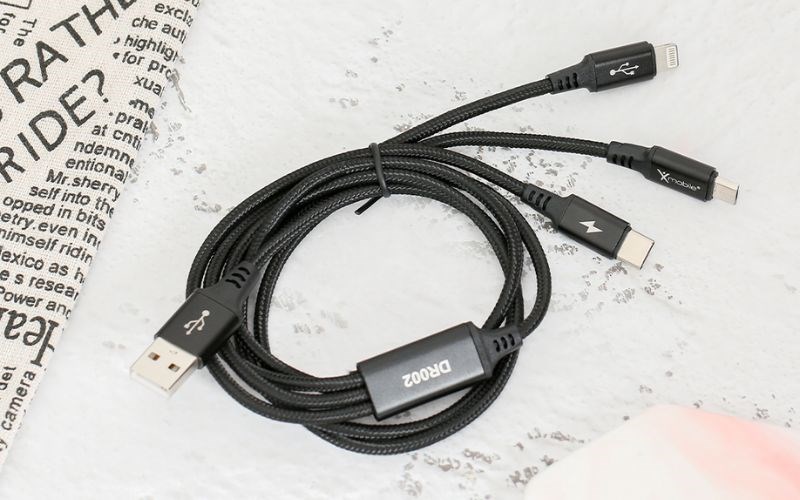 C&aacute;p sạc Xmobile chống xoắn rối rất tốt, dễ d&agrave;ng cuộn lại 