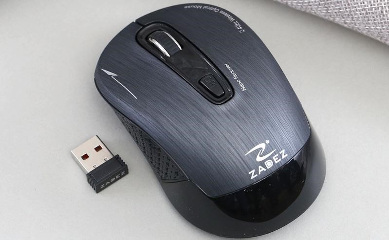 Hoạ tiết mặt lưng m&agrave;u x&aacute;m sọc bắt mắt