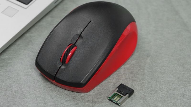 Thiết kế chuột hai m&agrave;u đen đỏ ấn tượng