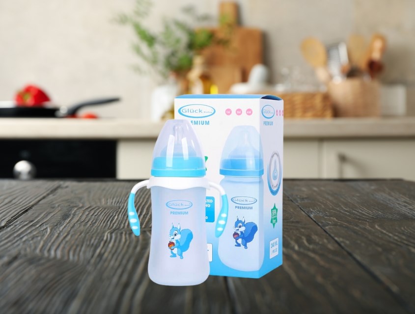 Bình sữa thủy tinh bọc silicone Gluck Baby GS240 cổ rộng 240 ml - Màu xanh (từ 3 tháng)