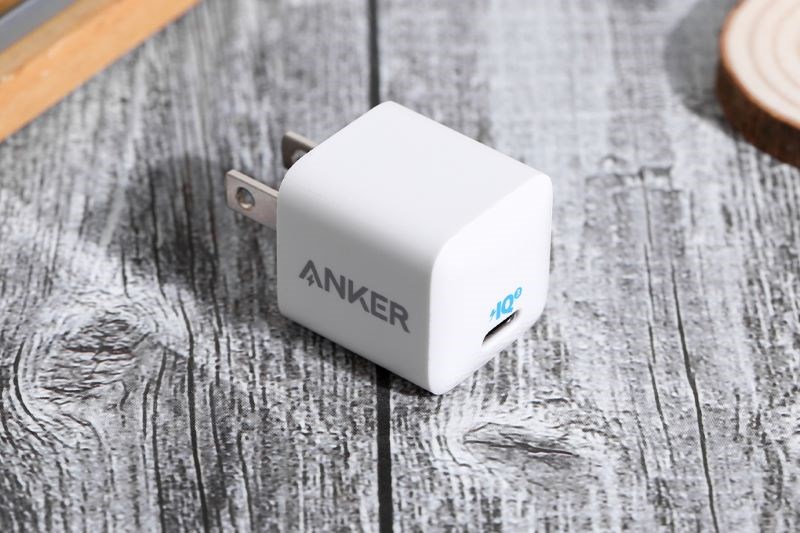 Sạc tích hợp 1 cổng sạc USB-C với công suất 20W Sạc tích hợp 1 cổng sạc USB-C với công suất 20W