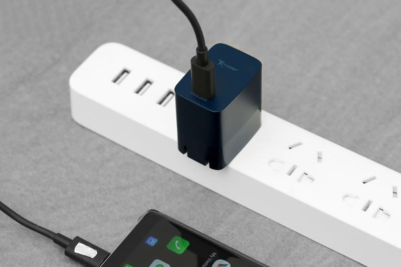 Chấu kim loại c&oacute; thể gập được gi&uacute;p tiết kiệm kh&ocirc;ng gian 